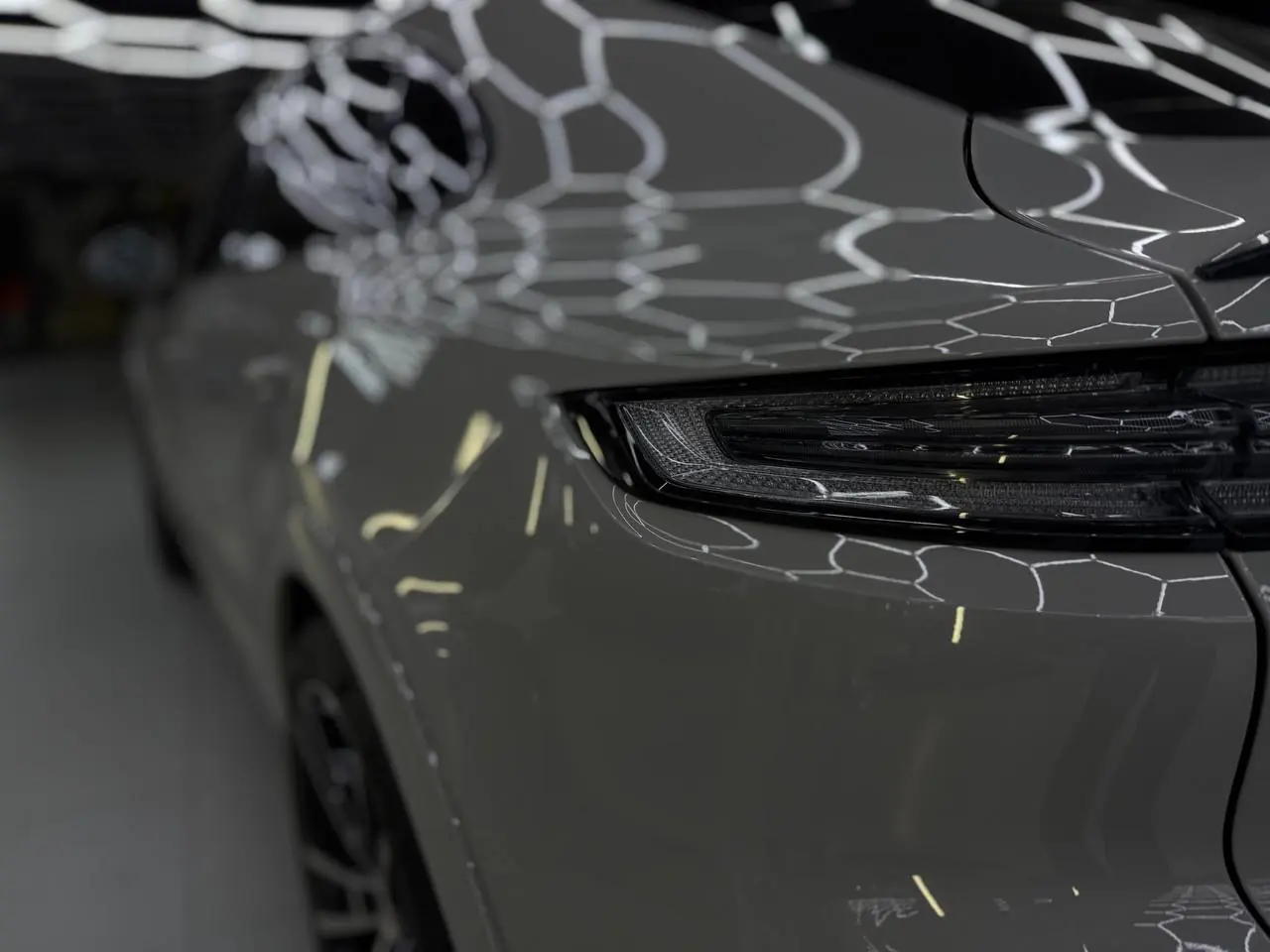 Оклейка Porsche Cayenne GTS в полиуретановую пленку 230 мкм: максимальная защита для максимального автомобиля